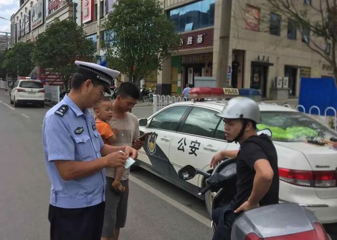 pp电子·(中国)官方网站【安全】别看只是一顶帽子和一条带子关键时刻保命！(图2)